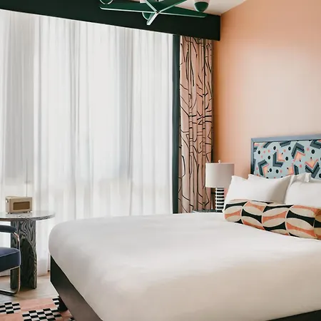 The Hoxton, 4*